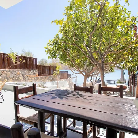 Tsifliki Beachfront Retreat * Elounda