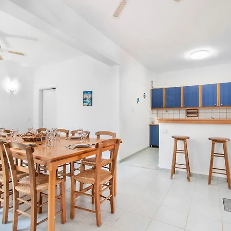 Villa Tsifliki Beachfront Retreat