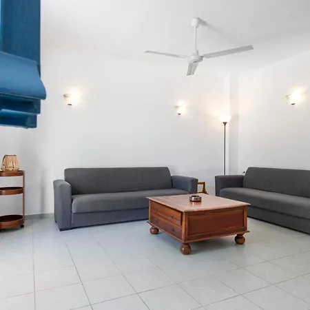 Villa Tsifliki Beachfront Retreat *